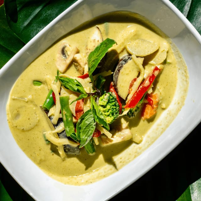 L Green Curry.