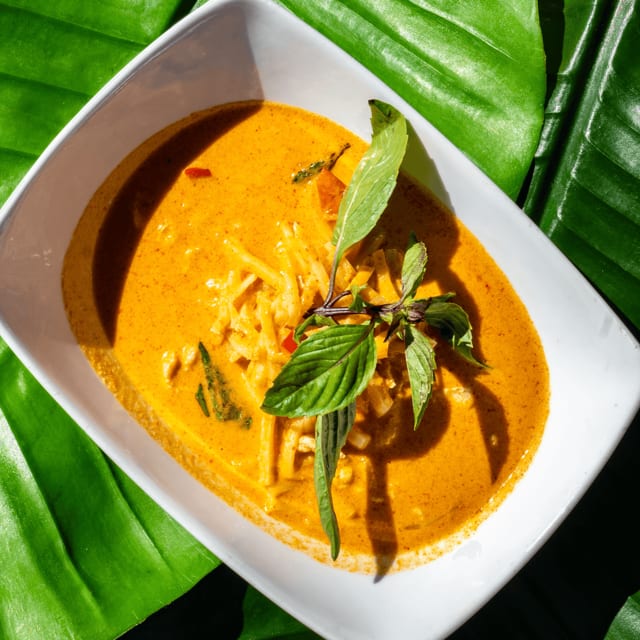 L Red Curry.